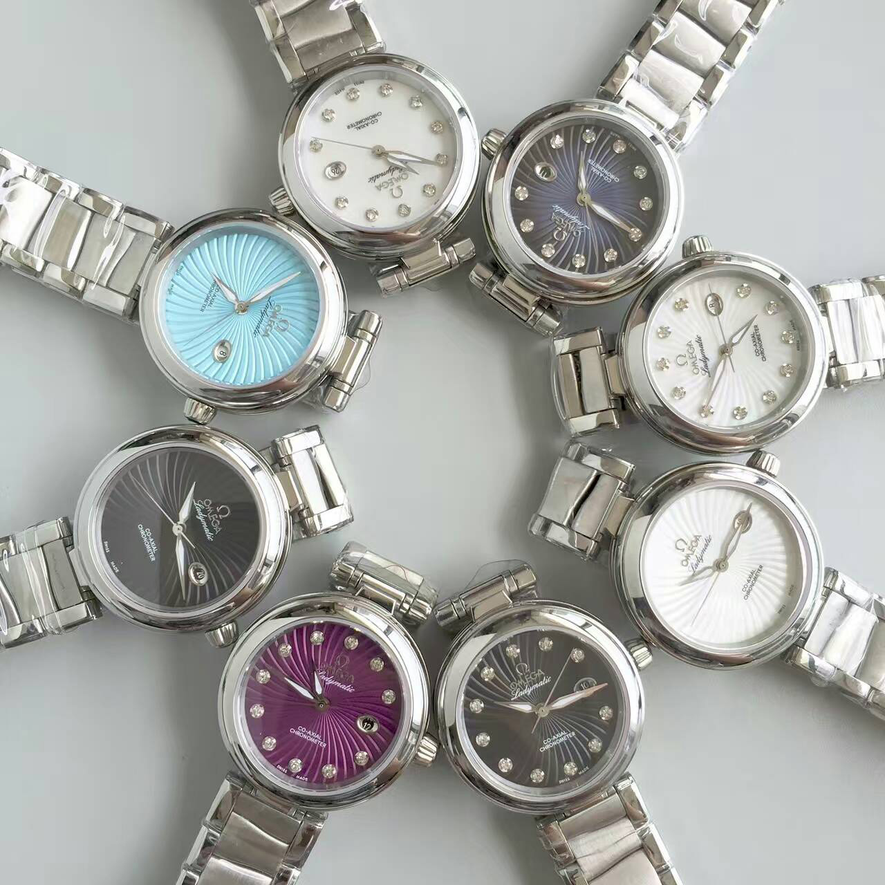 歐米茄 碟飛鳥巢系列女士機械腕錶 彩色貝母錶盤 藍寶石鏡面 真正的陶瓷內膽 搭載8520同軸機芯