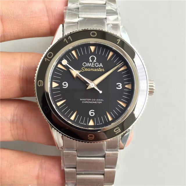 歐米茄 海馬系列300“幽靈黨”007限量版腕錶 藍寶石玻璃 41mm