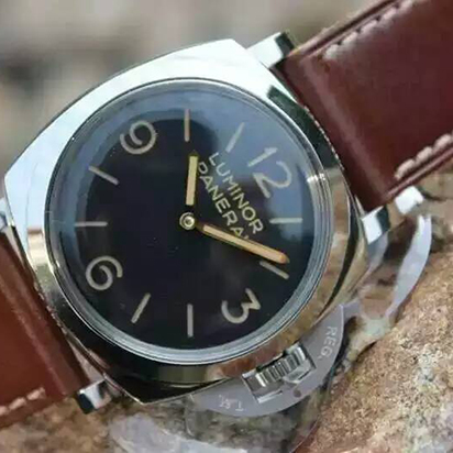 沛納海Pam372，沛納海專利磨砂精鋼 色錶盤配夜光阿拉伯數字及小時標示錶盤 100米防水