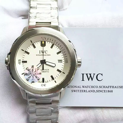 萬國 IWC 最具影響力的海洋系列 專柜39500 搭載原裝進口9015機芯 316精鋼錶鏈